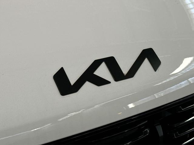 Photo of 2025 Glacial White Pearl Kia Sorento