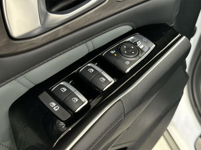 Photo of 2025 Glacial White Pearl Kia Sorento