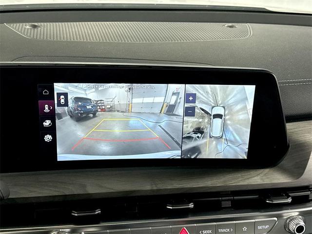 Photo of 2023 Glacial White Pearl Kia Telluride