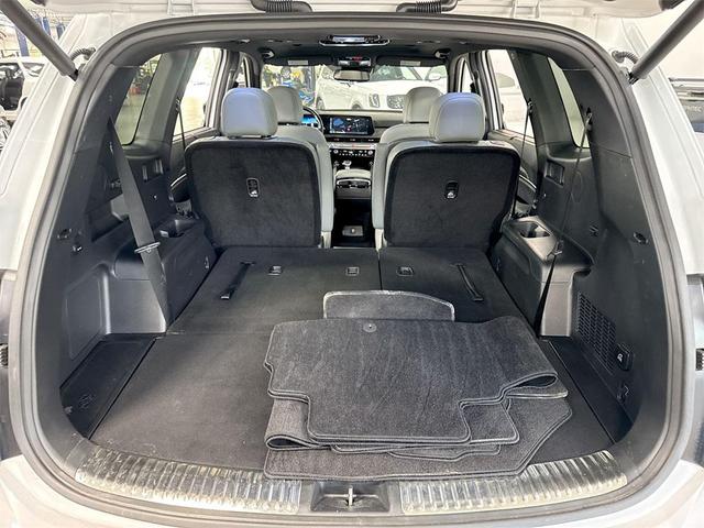 Photo of 2023 Glacial White Pearl Kia Telluride