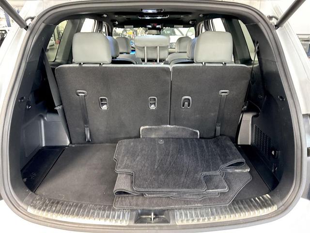 Photo of 2023 Glacial White Pearl Kia Telluride
