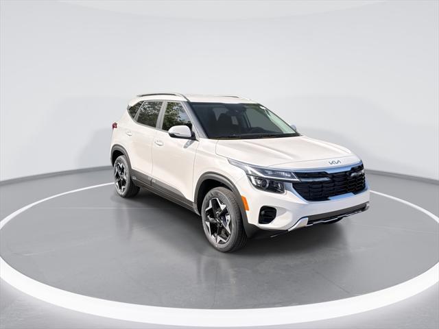 Photo of 2025 Snow White Pearl Kia Seltos