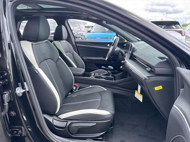 Photo of 2025 Aurora Black Pearl Kia K5