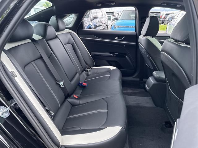 Photo of 2025 Aurora Black Pearl Kia K5