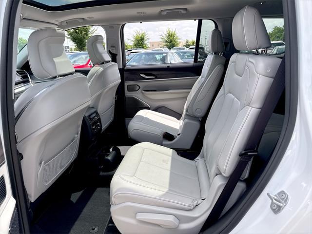 Photo of 2022 Bright White Clearcoat Jeep Grand Cherokee L