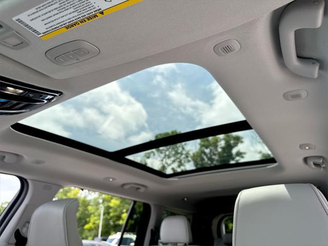 Photo of 2022 Bright White Clearcoat Jeep Grand Cherokee L