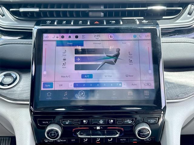 Photo of 2022 Bright White Clearcoat Jeep Grand Cherokee L