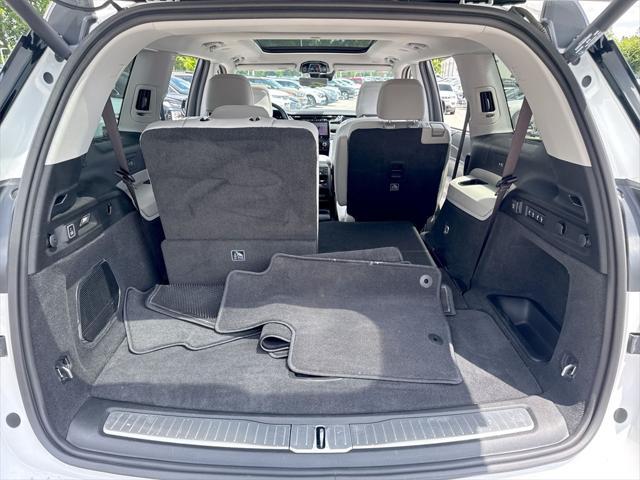 Photo of 2022 Bright White Clearcoat Jeep Grand Cherokee L