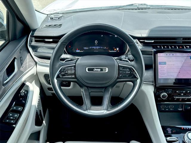 Photo of 2022 Bright White Clearcoat Jeep Grand Cherokee L