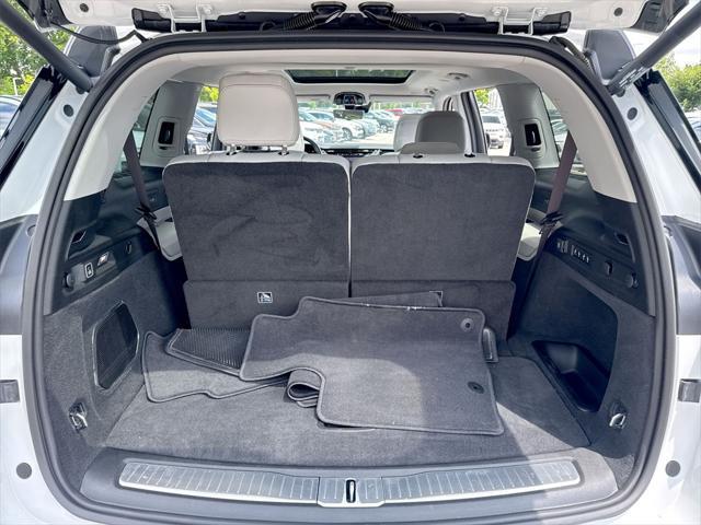 Photo of 2022 Bright White Clearcoat Jeep Grand Cherokee L