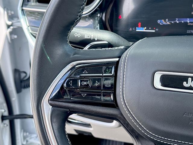 Photo of 2022 Bright White Clearcoat Jeep Grand Cherokee L