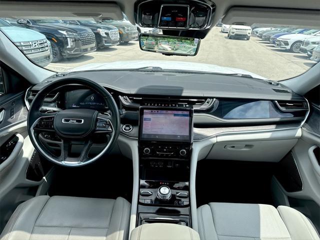 Photo of 2022 Bright White Clearcoat Jeep Grand Cherokee L