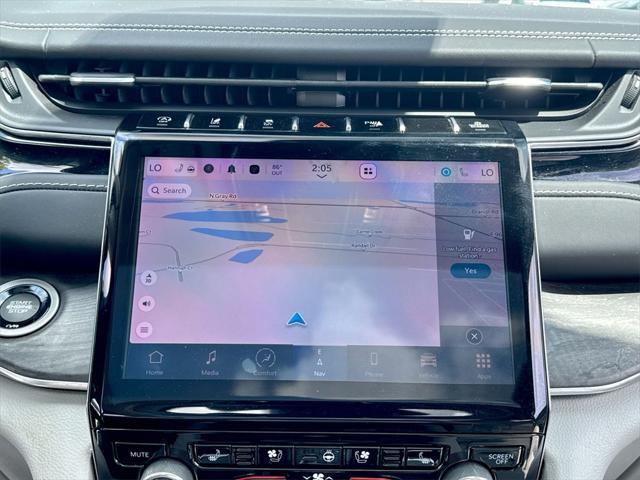 Photo of 2022 Bright White Clearcoat Jeep Grand Cherokee L