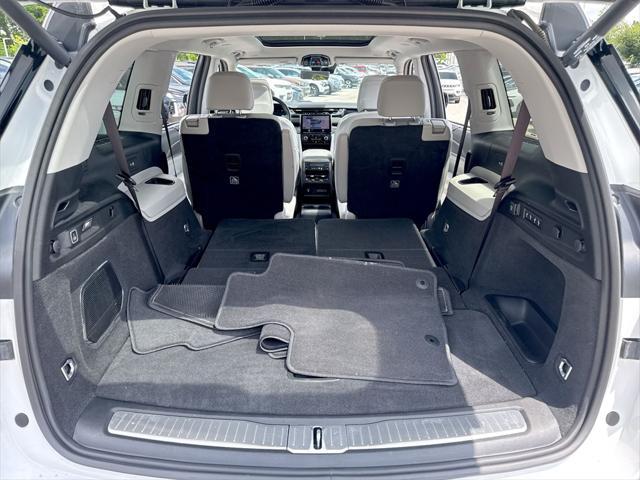 Photo of 2022 Bright White Clearcoat Jeep Grand Cherokee L