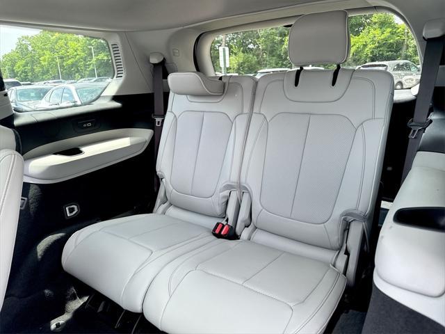 Photo of 2022 Bright White Clearcoat Jeep Grand Cherokee L