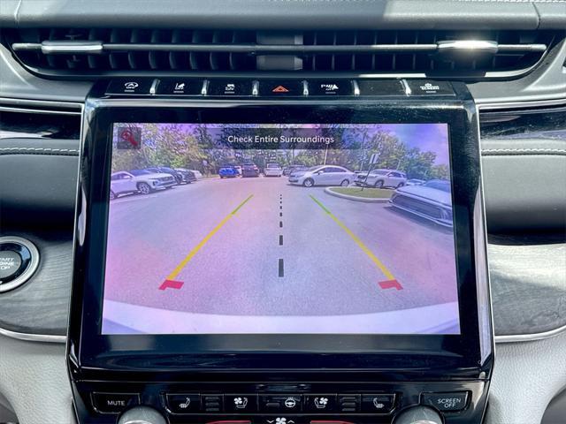 Photo of 2022 Bright White Clearcoat Jeep Grand Cherokee L