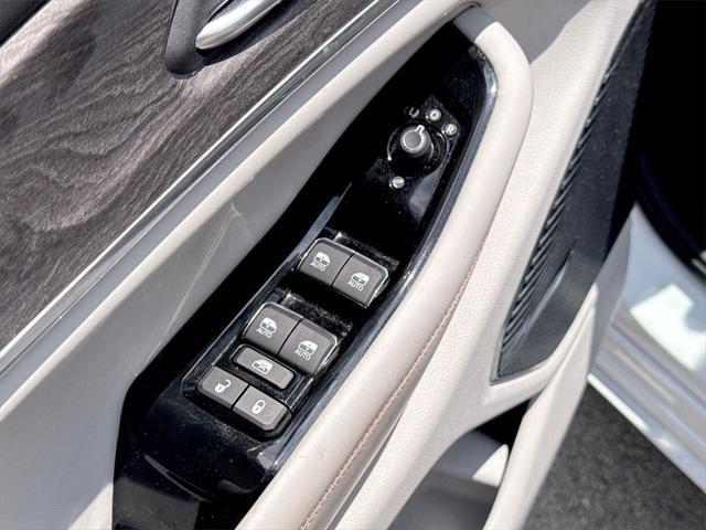 Photo of 2022 Bright White Clearcoat Jeep Grand Cherokee L