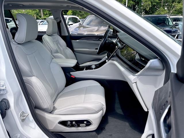 Photo of 2022 Bright White Clearcoat Jeep Grand Cherokee L