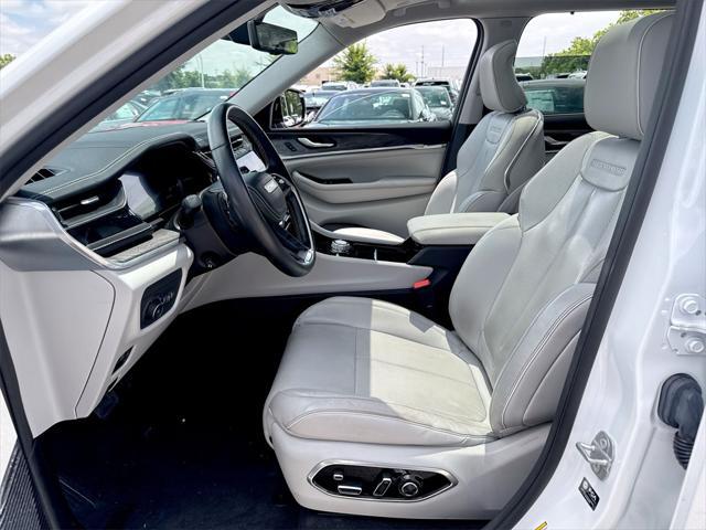 Photo of 2022 Bright White Clearcoat Jeep Grand Cherokee L