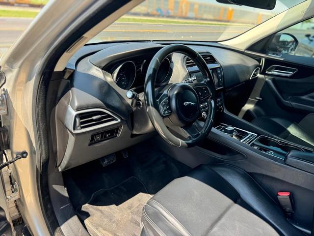 Photo of 2017 TAN Jaguar F-PACE