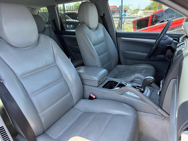Photo of 2004 SILVER Porsche Cayenne