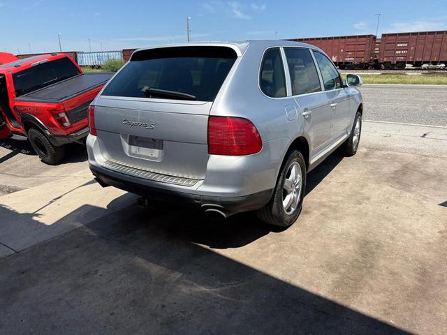 Photo of 2004 SILVER Porsche Cayenne