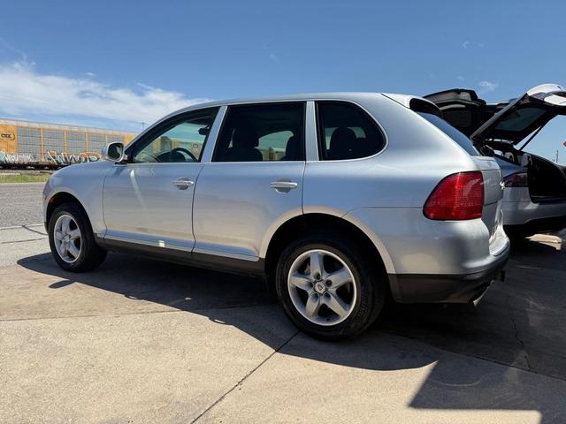 Photo of 2004 SILVER Porsche Cayenne