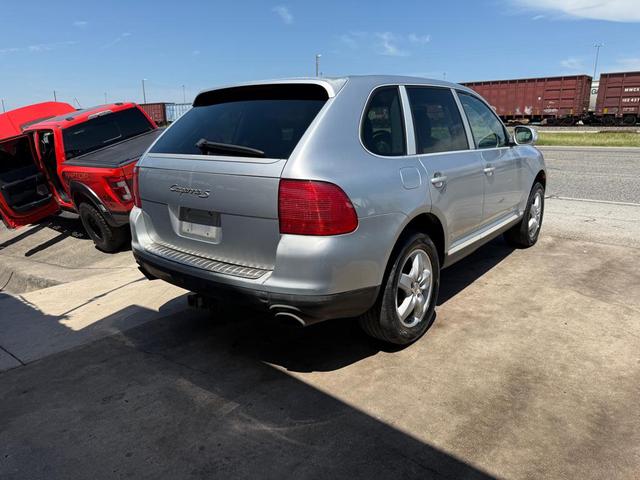 Photo of 2004 SILVER Porsche Cayenne