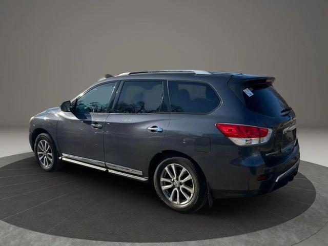 Photo of 2013 Gray Nissan Pathfinder