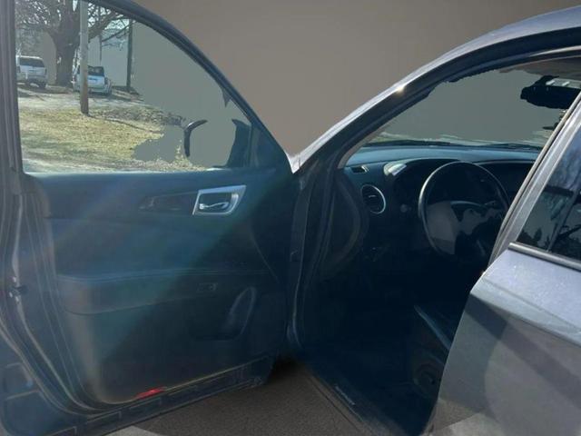 Photo of 2013 Gray Nissan Pathfinder