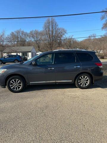 Photo of 2013 Gray Nissan Pathfinder
