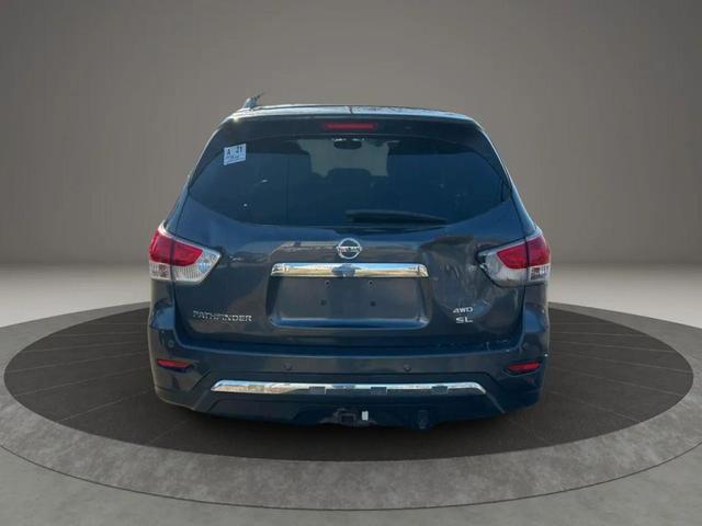 Photo of 2013 Gray Nissan Pathfinder