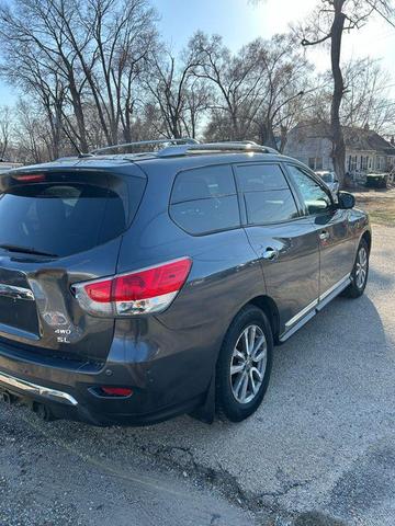 Photo of 2013 Gray Nissan Pathfinder