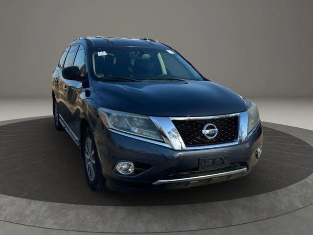 Photo of 2013 Gray Nissan Pathfinder