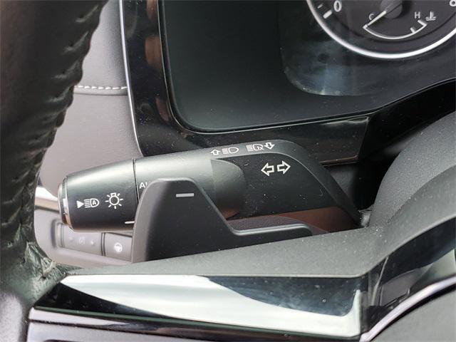 Photo of 2022 Pearl White Tricoat Nissan Pathfinder