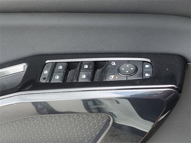 Photo of 2022 Pearl White Tricoat Nissan Pathfinder