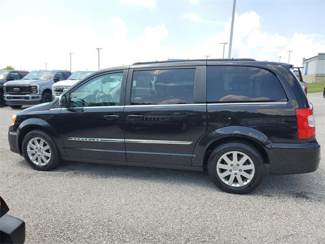 Photo of 2011 Brilliant Black Crystal Pearlcoat Chrysler Town & Country