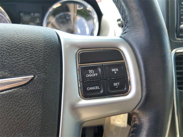 Photo of 2011 Brilliant Black Crystal Pearlcoat Chrysler Town & Country