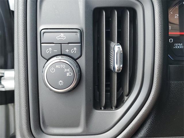 Photo of 2021 Silver Ice Metallic Chevrolet Silverado 1500