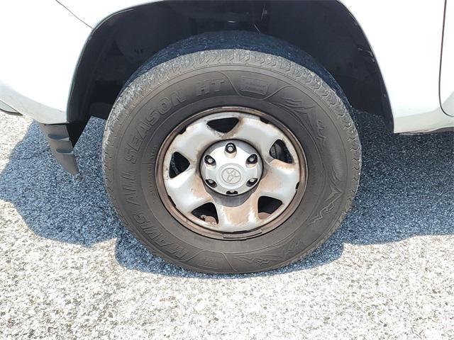 Photo of 2021 Super White Toyota Tacoma