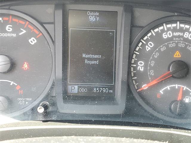Photo of 2021 Super White Toyota Tacoma