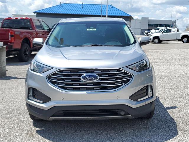 Photo of 2022 Silver Metallic Ford Edge