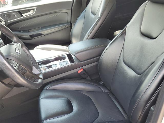 Photo of 2022 Silver Metallic Ford Edge