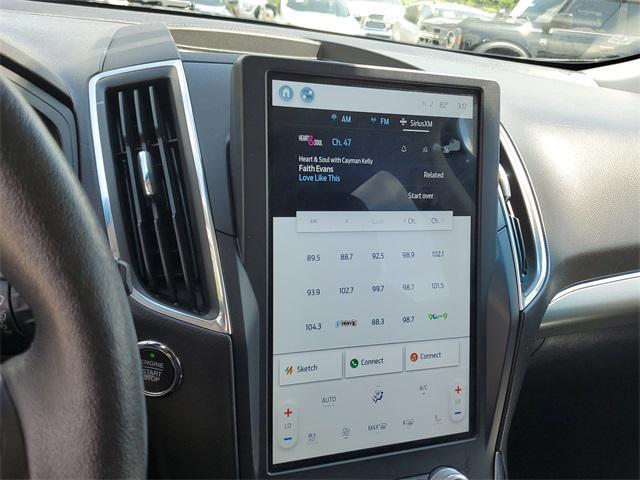 Photo of 2022 Silver Metallic Ford Edge