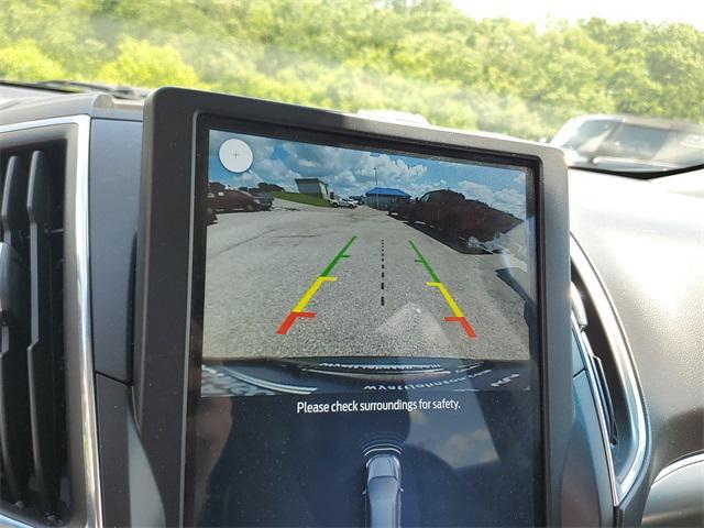 Photo of 2022 Silver Metallic Ford Edge