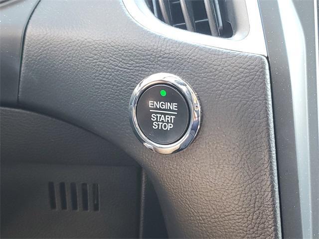 Photo of 2022 Silver Metallic Ford Edge