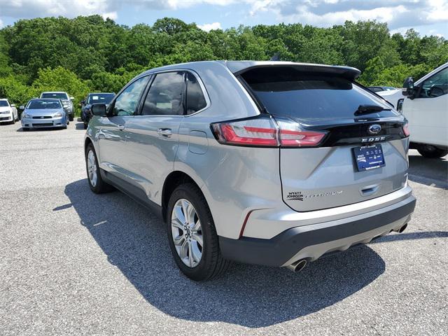 Photo of 2022 Silver Metallic Ford Edge