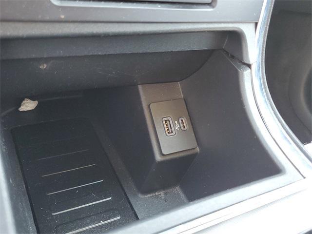 Photo of 2022 Silver Metallic Ford Edge
