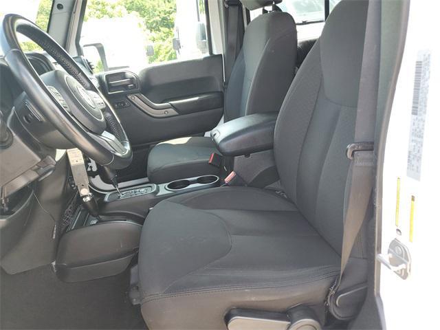 Photo of 2018 Bright White Clearcoat Jeep Wrangler JK Unlimited