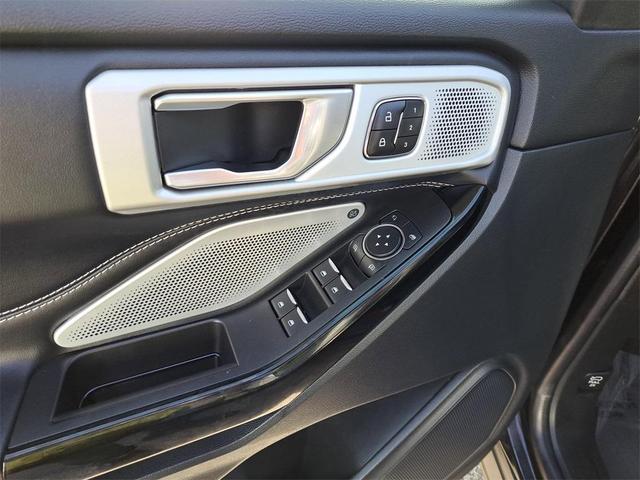 Photo of 2022 Agate Black Metallic Ford Explorer